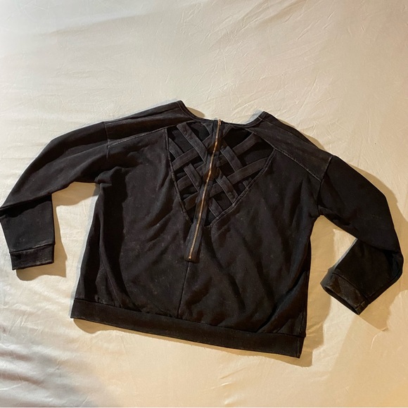 Open-back Crewneck Sweater - Picture 4 of 4